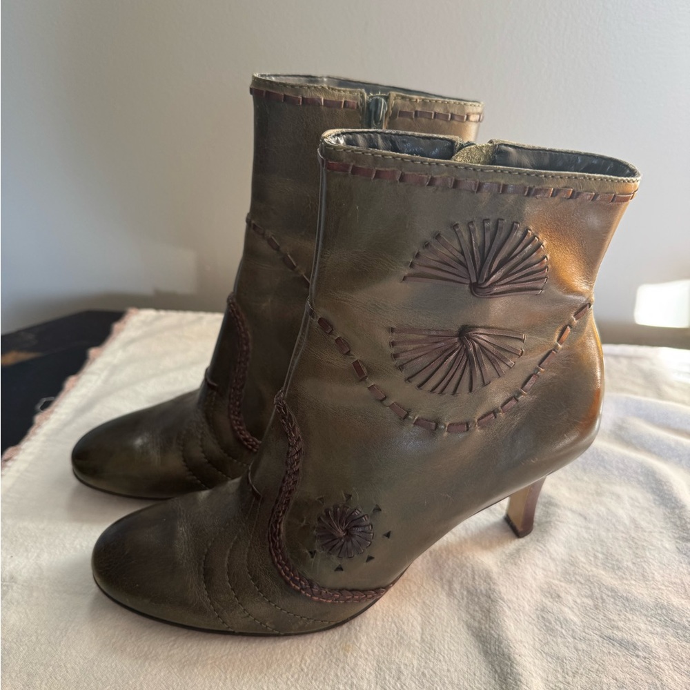 Liz Claiborne Olive Ankle Boots with Embroidery